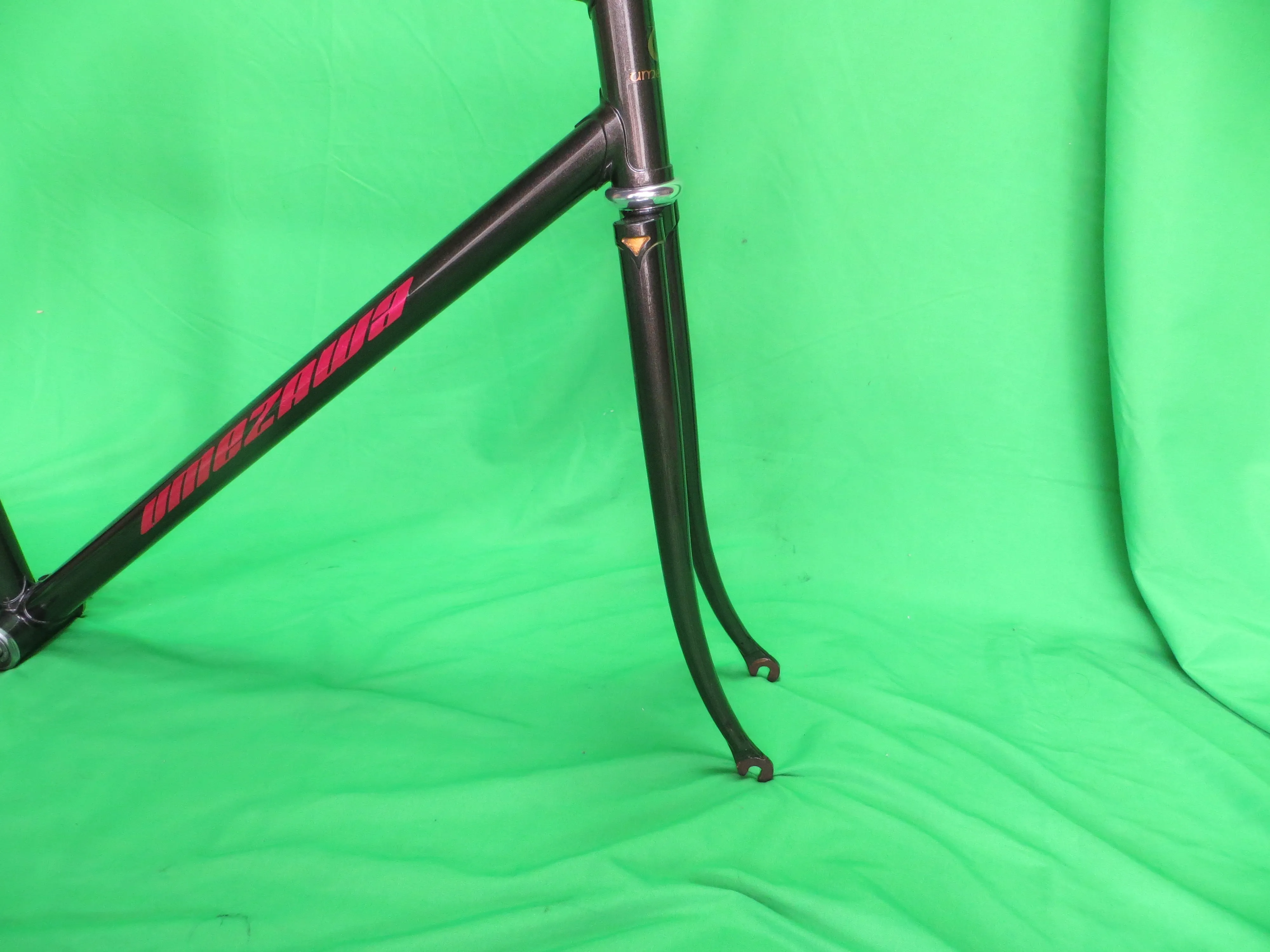 UMEZAWA // Gun Metal // 53.5cm